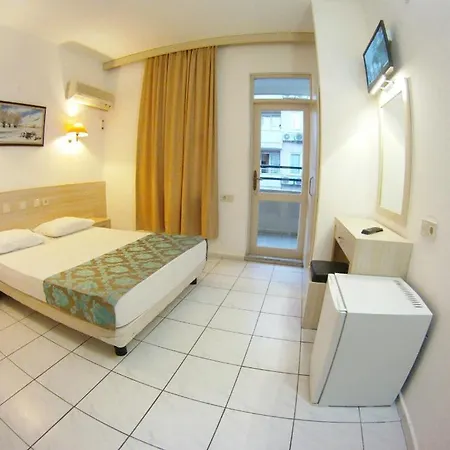 Kleopatra Carina אלאניה