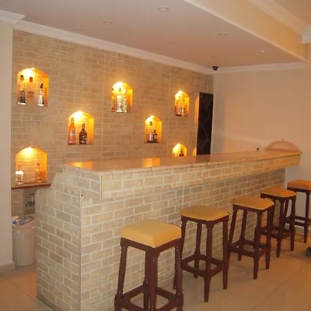 מלון Kleopatra Carina 2*