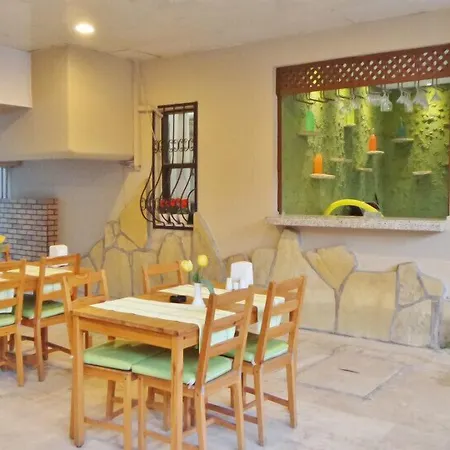 Kleopatra Carina מלון אלאניה