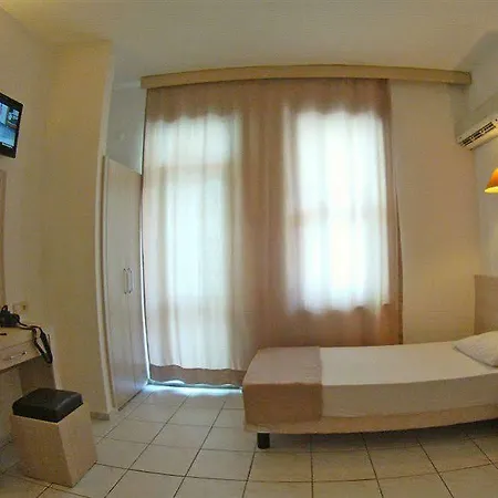 מלון Kleopatra Carina 2*